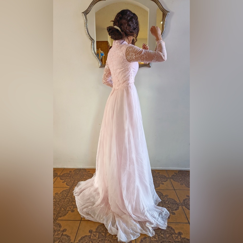 LIGHT PINK DRESS WITH A LONG TAIL